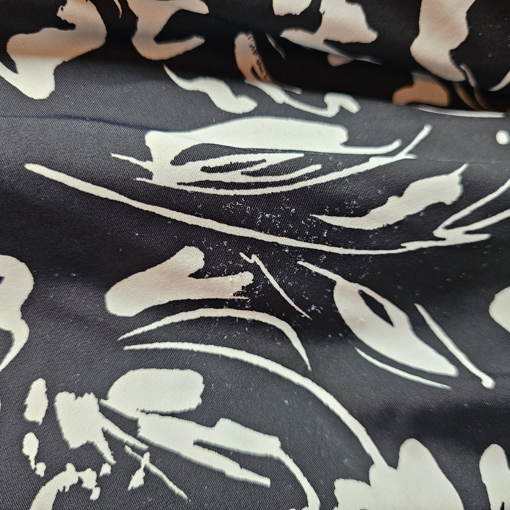 Hurley Black and White Floral Swimsuit Large - Picture 4 of 6